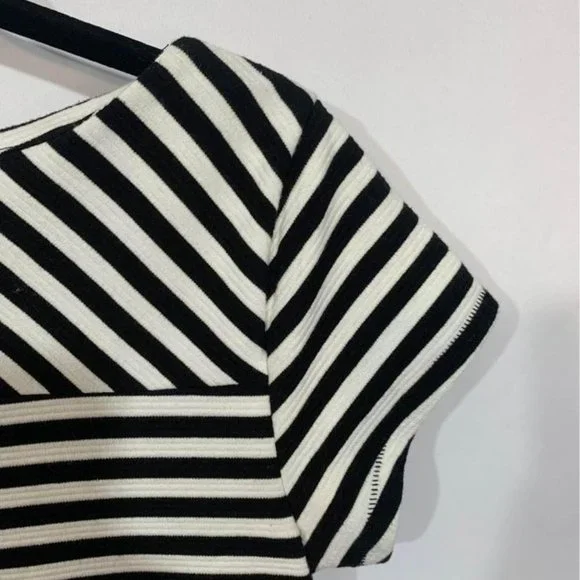 GAP woman’s black and white striped dress. Sheath dress. Size small. New… - Picture 5 of 6